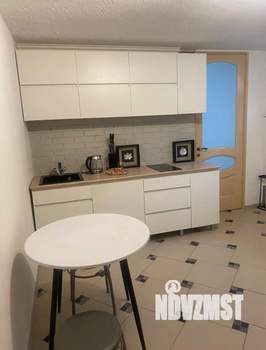 Дом 60м&sup2;, 3-этажный, на длительный срок, 