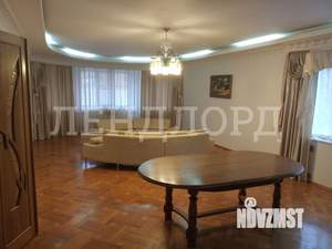 Дом 460м&sup2;, 3-этажный, на длительный срок, 