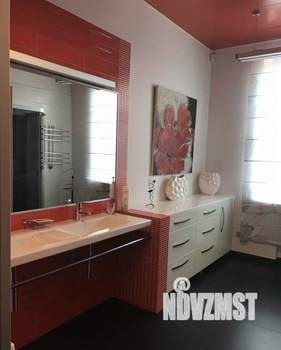 Дом 500м&sup2;, 2-этажный, на длительный срок, 