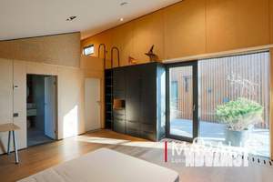 Дом 300м&sup2;, 3-этажный, на длительный срок, 