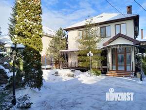 Дом 220м&sup2;, 3-этажный, посуточно, 