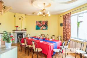 Дом 250м&sup2;, 3-этажный, посуточно, 