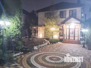 Дом 220м&sup2;, 3-этажный, посуточно, 