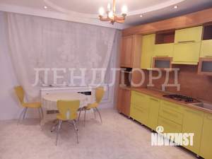 Дом 460м&sup2;, 3-этажный, на длительный срок, 