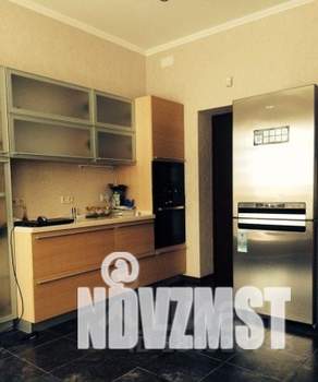 Дом 285м², 2-этажный, на длительный срок, 