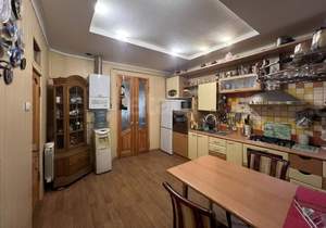 Дом 200м², 2-этажный, на длительный срок, 