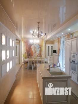 Коттедж 292м&sup2;, 2-этажный, на длительный срок, 