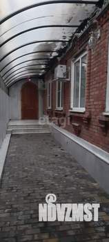 Дом 350м&sup2;, 2-этажный, на длительный срок, 