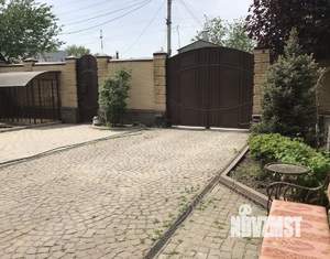 Дом 395м&sup2;, 3-этажный, на длительный срок, 