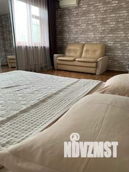 Дом 200м&sup2;, 2-этажный, посуточно, 