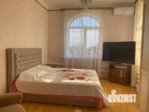 Дом 300м&sup2;, 3-этажный, на длительный срок, 