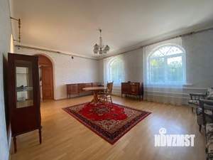 Дом 300м&sup2;, 3-этажный, на длительный срок, 