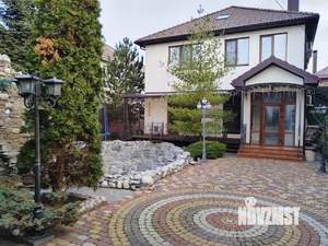 Дом 220м&sup2;, 3-этажный, посуточно, 