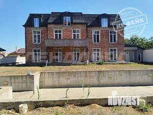 Дом 1000м&sup2;, 3-этажный, на длительный срок, 