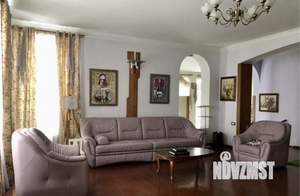 Дом 240м&sup2;, 2-этажный, на длительный срок, 