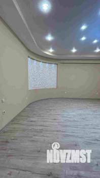 Дом 220м&sup2;, 3-этажный, участок 6 сот.  