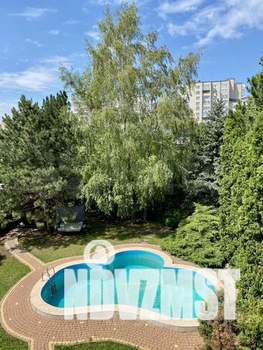 Дом 504м&sup2;, 3-этажный, участок 9 сот.  