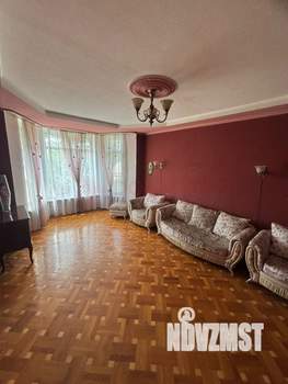 Дом 246м², 2-этажный, участок 6 сот.  