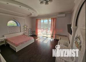 Дом 420м&sup2;, 3-этажный, участок 6 сот.  