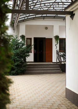 Дом 301м&sup2;, 2-этажный, участок 4 сот.  