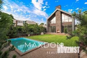 Дом 325м&sup2;, 2-этажный, участок 7 сот.  