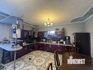 Дом 198м&sup2;, 2-этажный, участок 4 сот.  