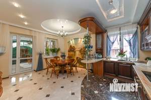 Дом 645м&sup2;, 3-этажный, участок 6 сот.  