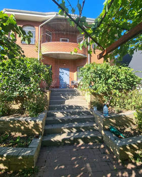 Дом 313м&sup2;, 2-этажный, участок 8 сот.  