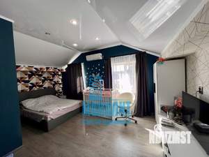 Дом 100м&sup2;, 2-этажный, участок 3 сот.  