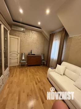 Дом 221м², 3-этажный, участок 6 сот.  