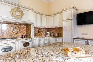 Дом 411м&sup2;, 3-этажный, участок 6 сот.  