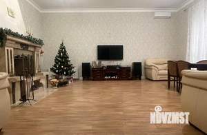 Дом 210м&sup2;, 2-этажный, участок 3 сот.  