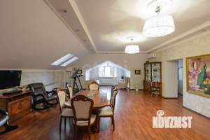 Дом 540м², 3-этажный, участок 6 сот.  