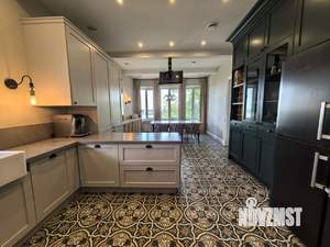 Дом 295м², 2-этажный, участок 10 сот.  