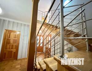 Дом 292м&sup2;, 3-этажный, участок 6 сот.  