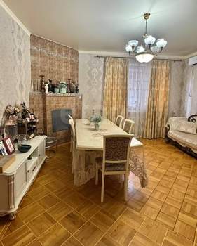 Дом 292м&sup2;, 3-этажный, участок 6 сот.  