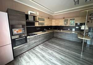 Дом 350м&sup2;, 3-этажный, участок 4 сот.  