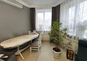 Дом 280м², 3-этажный, участок 3 сот.  