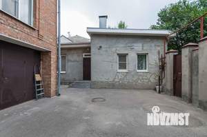 Дом 330м&sup2;, 2-этажный, участок 4 сот.  