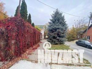 Дом 270м&sup2;, 3-этажный, участок 4 сот.  