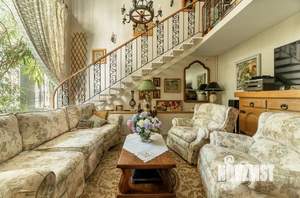 Дом 208м², 2-этажный, участок 6 сот.  