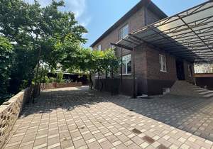 Дом 350м&sup2;, 3-этажный, участок 4 сот.  