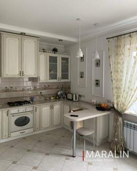Дом 220м², 2-этажный, участок 0 сот.  