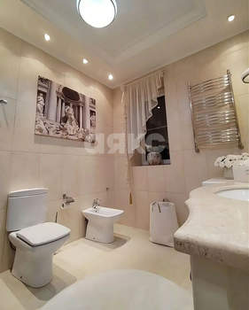 Дом 645м&sup2;, 3-этажный, участок 6 сот.  