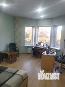 Дом 260м², 2-этажный, участок 6 сот.  