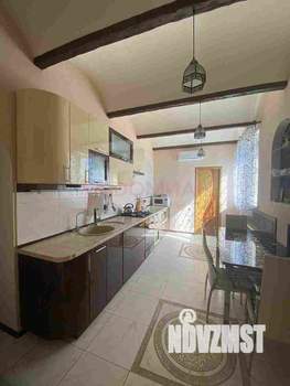 Дом 220м&sup2;, 3-этажный, участок 6 сот.  