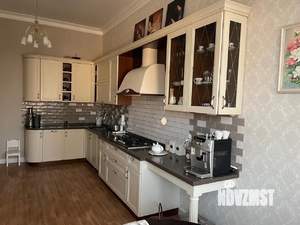 Дом 210м&sup2;, 2-этажный, участок 3 сот.  