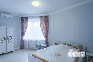 Дом 280м&sup2;, 3-этажный, участок 5 сот.  