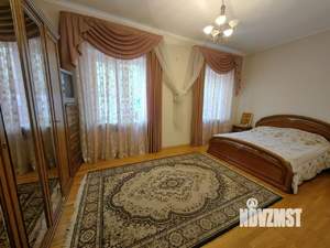 Дом 404м&sup2;, 2-этажный, участок 647 сот.  