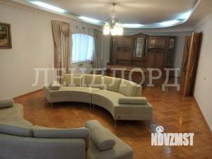 Дом 460м&sup2;, 3-этажный, участок 8 сот.  